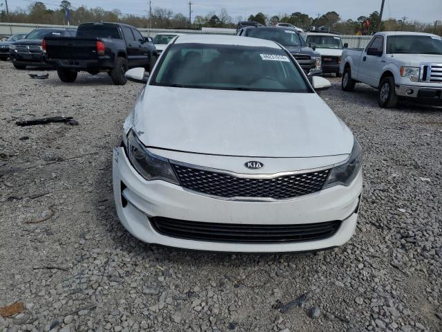 5XXGU4L33JG224279 - 2018 KIA OPTIMA EX WHITE photo 5