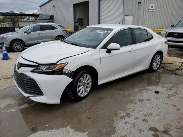 4T1B11HK6JU127410 - 2018 TOYOTA CAMRY L WHITE photo 1