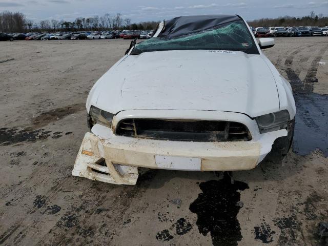 1ZVBP8AM5E5326758 - 2014 FORD MUSTANG WHITE photo 5