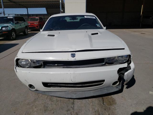 2B3CJ4DV8AH322603 - 2010 DODGE CHALLENGER SE WHITE photo 5