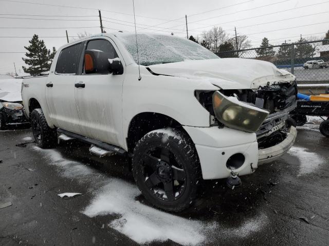 5TFDY5F17BX182507 - 2011 TOYOTA TUNDRA CREWMAX SR5 WHITE photo 4