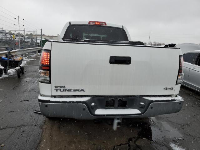 5TFDY5F17BX182507 - 2011 TOYOTA TUNDRA CREWMAX SR5 WHITE photo 6