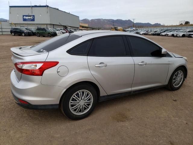 1FAHP3F28CL291056 - 2012 FORD FOCUS SE SILVER photo 3