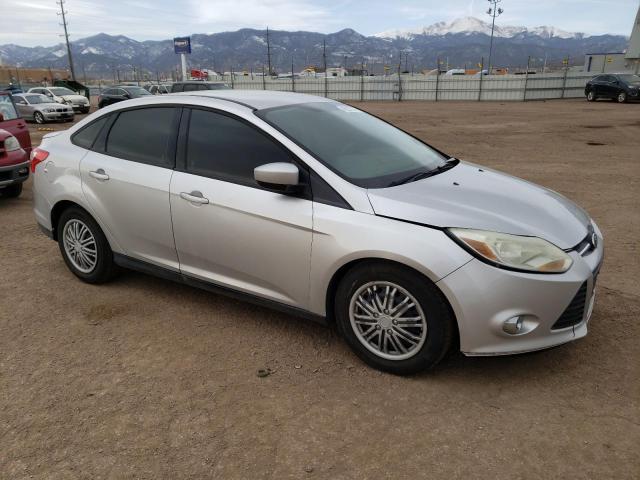 1FAHP3F28CL291056 - 2012 FORD FOCUS SE SILVER photo 4