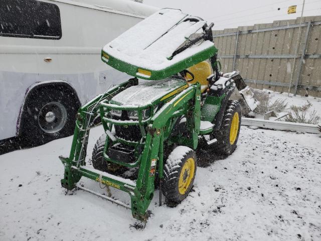 1LV2032RLKK107966 - 2020 JOHN DEERE 2032R GREEN photo 2