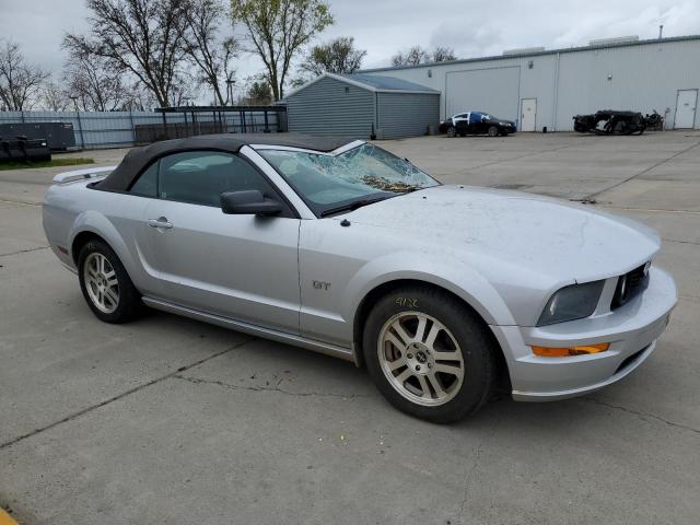 1ZVHT85H365150734 - 2006 FORD MUSTANG GT SILVER photo 4