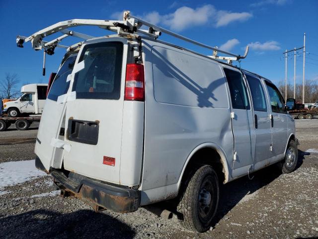 1GCWGAFF0H1107319 - 2017 CHEVROLET EXPRESS G2 WHITE photo 3