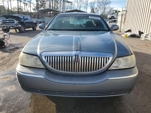 1LNHM81W54Y652818 - 2004 LINCOLN TOWN CAR EXECUTIVE Silber Foto 5