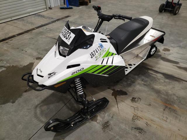 4UF18SNW9JT109054 - 2018 ARCT ZR SNOPRO WHITE photo 2