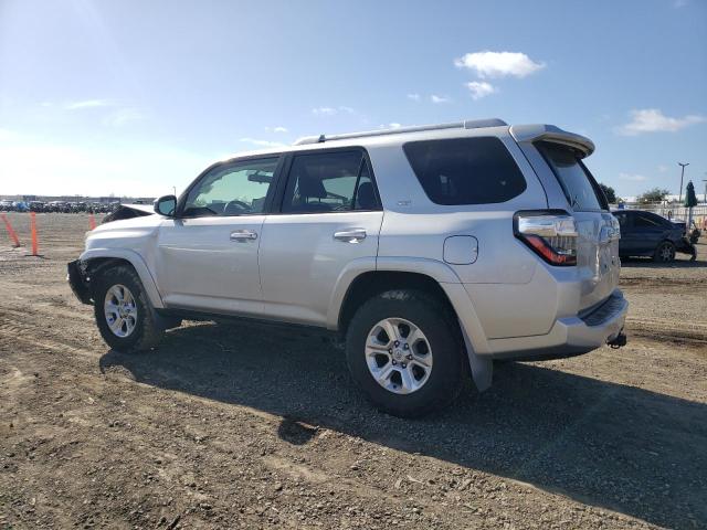 JTEZU5JR3F5097174 - 2015 TOYOTA 4RUNNER SR5 SILVER photo 2