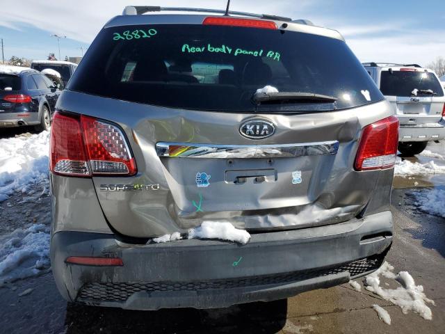 5XYKTDA23CG258843 - 2012 KIA SORENTO BASE GRAY photo 6