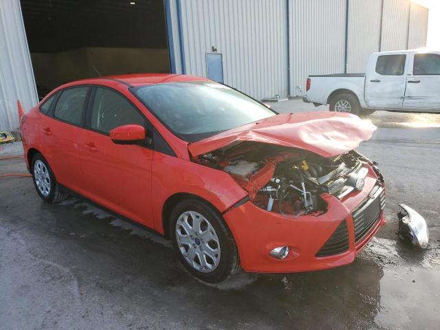 1FAHP3F28CL260647 - 2012 FORD FOCUS SE RED photo 4