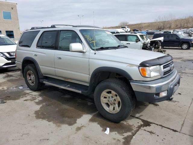 JT3HN86R0X0232783 - 1999 TOYOTA 4RUNNER SR5 SILVER photo 4