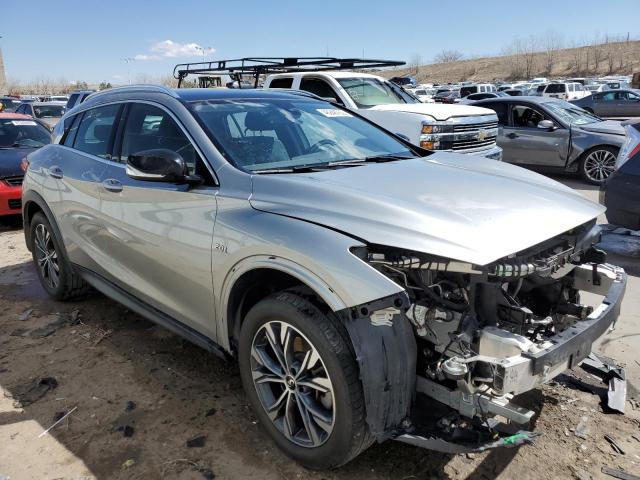 SJKCH5CR6JA059804 - 2018 INFINITI QX30 BASE SILVER photo 4
