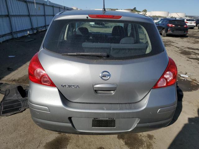 3N1BC13E69L477614 - 2009 NISSAN VERSA S SILVER photo 6