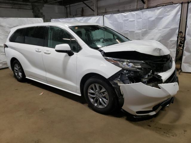 5TDKRKECXNS076309 - 2022 TOYOTA SIENNA LE WHITE photo 4