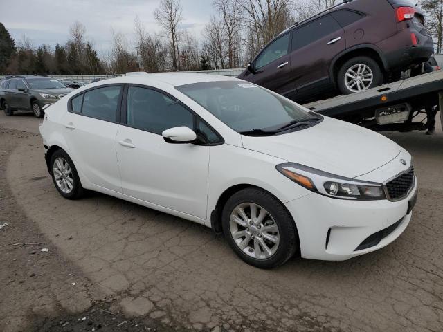 3KPFK4A74HE140952 - 2017 KIA FORTE LX WHITE photo 4