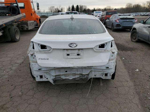 3KPFK4A74HE140952 - 2017 KIA FORTE LX WHITE photo 6