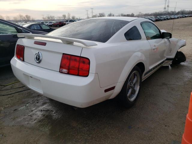 1ZVHT80N065211423 - 2006 FORD MUSTANG WHITE photo 3