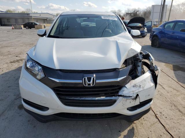 3CZRU5H36GM747742 - 2016 HONDA HR-V LX WHITE photo 5