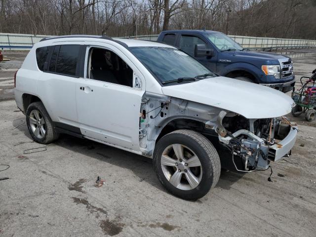 1C4NJDBB5GD506306 - 2016 JEEP COMPASS SPORT WHITE photo 4