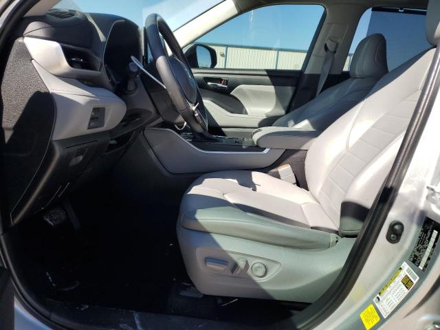5TDGZRAH7NS105782 - 2022 TOYOTA HIGHLANDER XLE 银色 照片 7