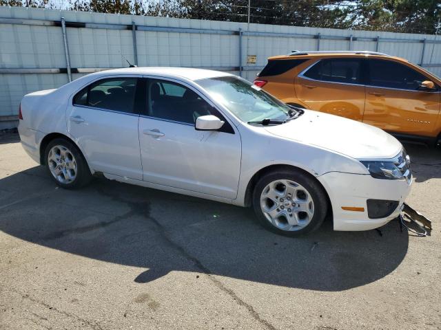 3FAHP0HA5AR310146 - 2010 FORD FUSION SE WHITE photo 4