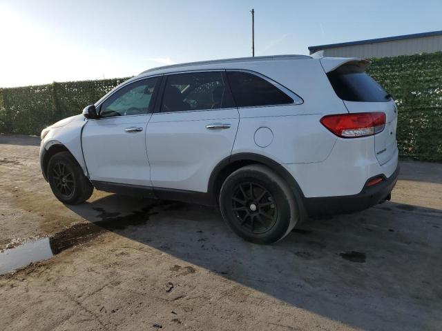 5XYPG4A39JG409006 - 2018 KIA SORENTO LX WHITE photo 2