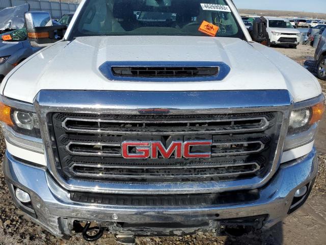 1GT12TEY7JF159532 - 2018 GMC SIERRA K2500 SLT WHITE photo 11