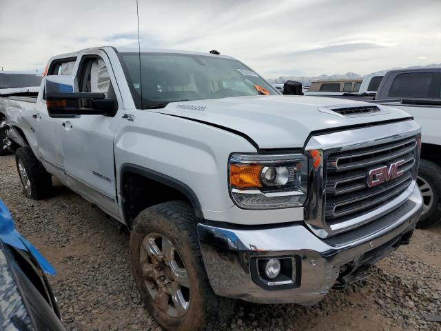 1GT12TEY7JF159532 - 2018 GMC SIERRA K2500 SLT WHITE photo 4