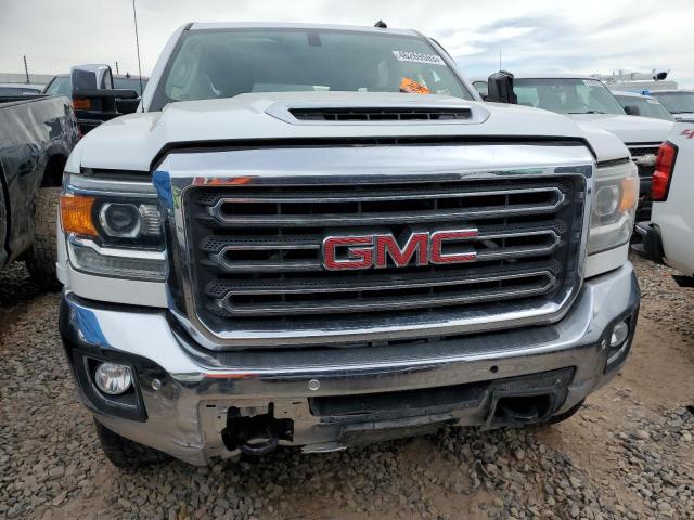 1GT12TEY7JF159532 - 2018 GMC SIERRA K2500 SLT WHITE photo 5