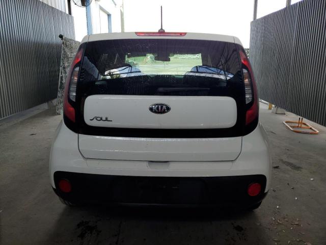 KNDJN2A28J7896204 - 2018 KIA SOUL WHITE photo 6