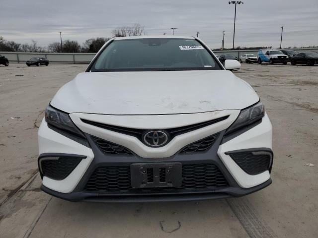 4T1G11AK4PU763204 - 2023 TOYOTA CAMRY SE NIGHT SHADE WHITE photo 5
