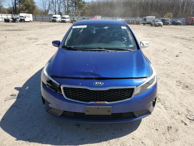 3KPFK4A79HE111172 - 2017 KIA FORTE LX BLUE photo 5