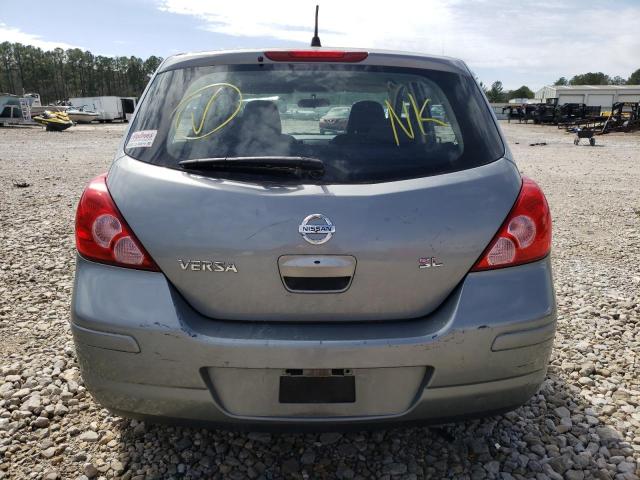 3N1BC13E87L445213 - 2007 NISSAN VERSA S GRAY photo 6