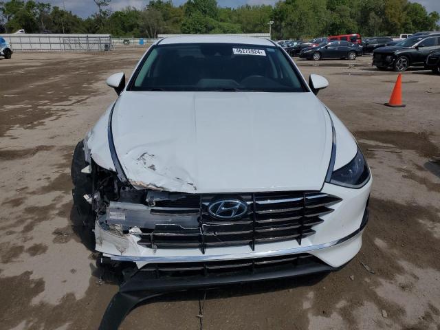 5NPEG4JAXLH057779 - 2020 HYUNDAI SONATA SE WHITE photo 5