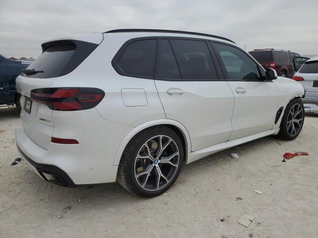 5UX43EU08R9S61979 - 2024 BMW X5 XDRIVE50E 白色 照片 3