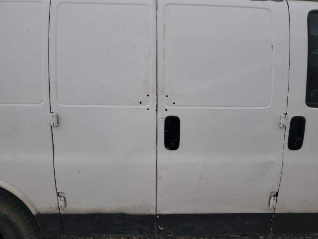 1GCGG25V651259622 - 2005 CHEVROLET EXPRESS G2 WHITE photo 11