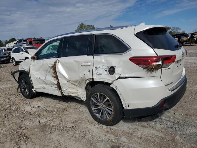 5TDKZRFHXJS533133 - 2018 TOYOTA HIGHLANDER SE WHITE photo 2