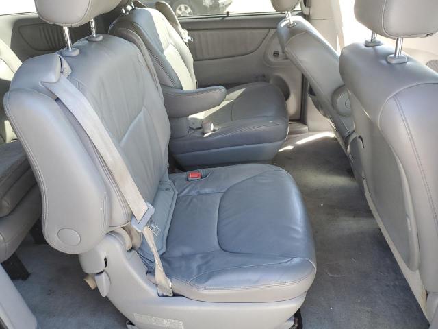 5TDZK22C18S118197 - 2008 TOYOTA SIENNA XLE GRAY photo 11