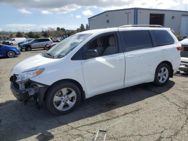 2017 TOYOTA SIENNA LE, 