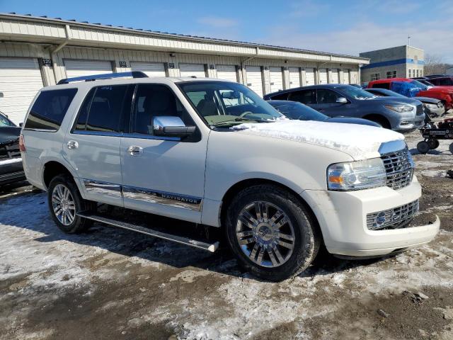 5LMFU28548LJ01183 - 2008 LINCOLN NAVIGATOR WHITE photo 4