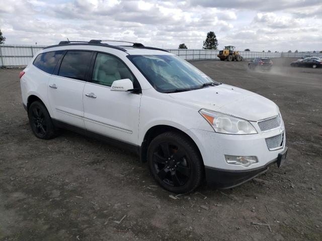 1GNLVHEDXAS106364 - 2010 CHEVROLET TRAVERSE LTZ WHITE photo 4