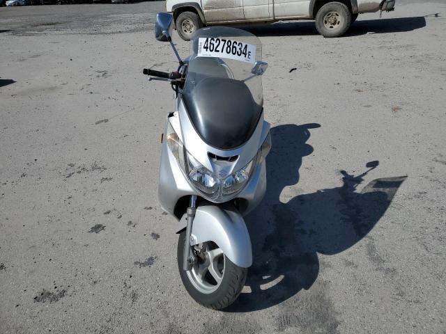 JS1CK43A352100585 - 2005 SUZUKI AN400 K3 SILVER photo 2