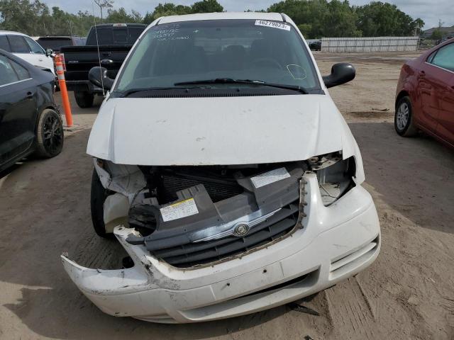 1A4GP45R16B595750 - 2006 CHRYSLER TOWN & COU WHITE photo 5