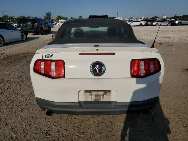 1ZVBP8EM7B5158322 - 2011 FORD MUSTANG WHITE photo 6