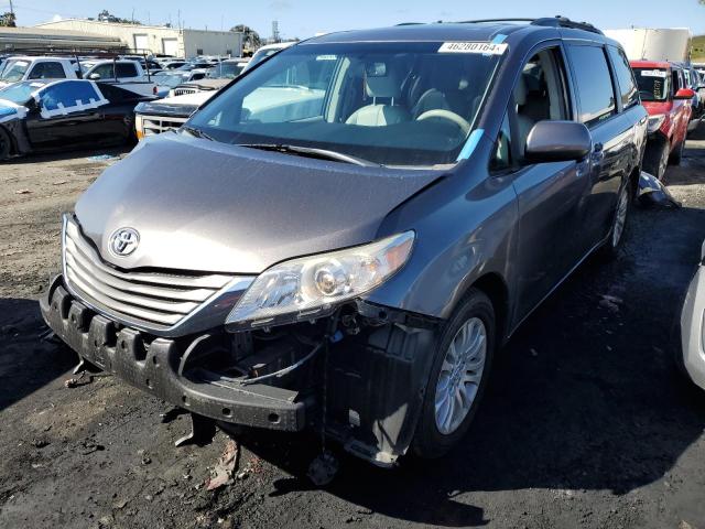 2014 TOYOTA SIENNA XLE, 