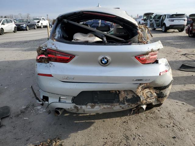 WBXYJ5C39JEF81799 - 2018 BMW X2 XDRIVE28I ვერცხლისფერი ფოტო 6