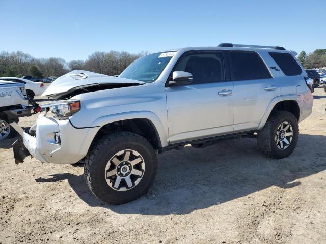 JTEBU5JR1J5573822 - 2018 TOYOTA 4RUNNER SR5/SR5 PREMIUM SILVER photo 1