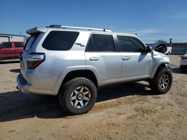 JTEBU5JR1J5573822 - 2018 TOYOTA 4RUNNER SR5/SR5 PREMIUM 银色 照片 3